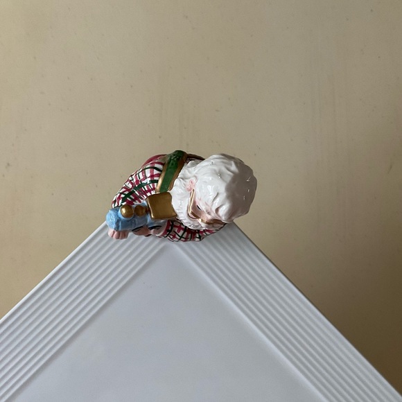 Santa In Workshop Platter Decoration 🧸 - Picture 5 of 6